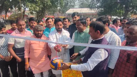 Former MLA Jai Choubey inaugurates volleyball tournament at Dwaba Festival