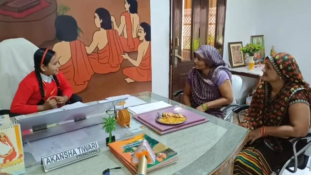 Mathura News: छोटी उम्र, बड़ा नेतृत्व: आकांक्षा तिवारी बनीं एक-दिवसीय प्रधानाचार्य