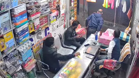 Hapur News: हापुड़ में बेसहारा गोवंश को आग लगाने से हड़कंप, क्षेत्र में तनाव Hapur News: हापुड़ में बेसहारा गोवंश को आग लगाने से हड़कंप, क्षेत्र में तनाव
