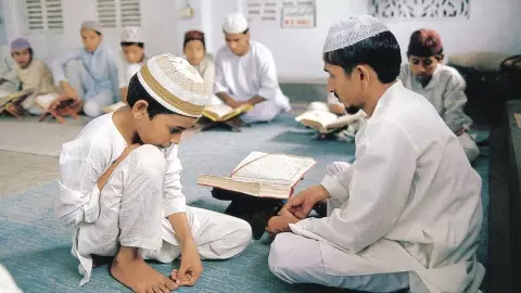Jhansi News: मदरसों में पढ़ने और पढ़ाने वालों का बॉयोडाटा अब जाएगा ATS के पास, नया नियम लागू