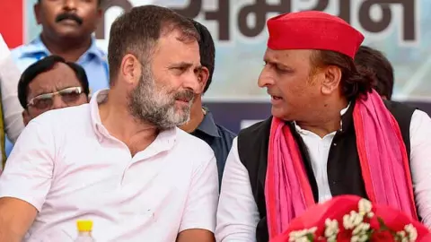बिहार की हार का झटका! UP चुनाव में INDIA गठबंधन में होगा बड़ा फेरबदल? जानिए मिशन-2027 का बड़ा प्लान बिहार की हार का झटका! UP चुनाव में INDIA गठबंधन में होगा बड़ा फेरबदल? जानिए मिशन-2027 का बड़ा प्लान