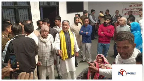 Hapur किसान की मौत से धौलाना तहसील में भ्रष्टाचार का खुलासा, रिश्वतखोरी पर परिजनों का हंगामा