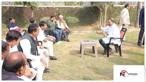 Mahrajganj News : केंद्रीय वित्त राज्य मंत्री पंकज चौधरी ने जनता दर्शन में सुनी समस्याएं Mahrajganj News : केंद्रीय वित्त राज्य मंत्री पंकज चौधरी ने जनता दर्शन में सुनी समस्याएं