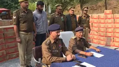 Sonbhadra News: सोनभद्र पुलिस ने पकड़ी 1.35 करोड़ की अवैध अंग्रेजी शराब, एक तस्कर गिरफ़्तार