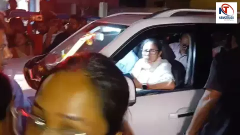 बंगाल में खेला शुरू! चुनाव से पहले ही ममता बनर्जी के काफिले को प्रदर्शनकारियों ने रुका, क्या है पूरी इनसाइड स्टोरी? बंगाल में खेला शुरू! चुनाव से पहले ही ममता बनर्जी के काफिले को प्रदर्शनकारियों ने रुका, क्या है पूरी इनसाइड स्टोरी?