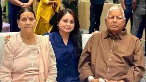 रोहिणी ने तेजस्वी को किया माफ? मां राबड़ी का आवास बदलने पर भड़कीं, कहा लालू का अपमान कर रही नीतीश...