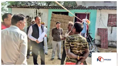 Azamgarh News : बूथ निरीक्षण में लापरवाही उजागर, DM ने बीएलओ-लेखपाल निलंबित किए
