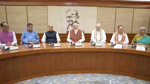 Modi कैबिनेट के 4 महाफैसले, महाराष्ट्र-गुजरात को ₹19,919 करोड़ का तोहफा, पुणे मेट्रो और लोकल...