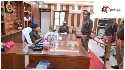 Maharajganj महराजगंज में एसपी ने बीट पुस्तिकाओं की समीक्षा कर अपराध नियंत्रण और पुलिसिंग मजबूत की Maharajganj महराजगंज में एसपी ने बीट पुस्तिकाओं की समीक्षा कर अपराध नियंत्रण और पुलिसिंग मजबूत की