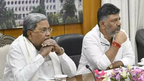 कांग्रेस हाईकमान की गुगली में फंसे DK शिवकुमार! CM बनने की हसरत रह गई अधूरी, अब क्या होगा अगला कदम कांग्रेस हाईकमान की गुगली में फंसे DK शिवकुमार! CM बनने की हसरत रह गई अधूरी, अब क्या होगा अगला कदम