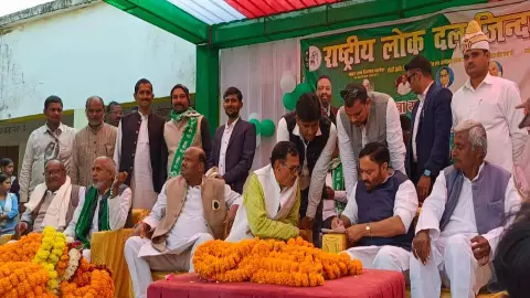 सोनभद्र में किसान सम्मेलन में अनिल कुमार की हुंकार: NDA को समर्थन सोनभद्र में किसान सम्मेलन में अनिल कुमार की हुंकार: NDA को समर्थन