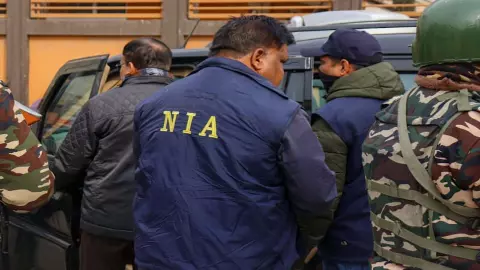 दिल्ली ब्लास्ट में NIA का ताबड़तोड़ एक्शन जारी, कश्मीर में बड़े पैमाने पर कई जगह रेड, खुलेंगे बड़े राज दिल्ली ब्लास्ट में NIA का ताबड़तोड़ एक्शन जारी, कश्मीर में बड़े पैमाने पर कई जगह रेड, खुलेंगे बड़े राज