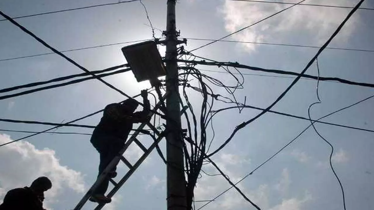 Contract lineman dies of high voltage electric shock in Kushinagar