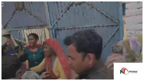 MAHOBA : नाले के विवाद में दो पक्ष भिड़े, पुलिस की मौजूदगी में जमकर मारपीट, वीडियो वायरल MAHOBA : नाले के विवाद में दो पक्ष भिड़े, पुलिस की मौजूदगी में जमकर मारपीट, वीडियो वायरल