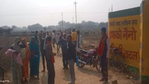 Farmer cutting round for five days taking token of manure, distressed and attempts hanging Farmer cutting round for five days taking token of manure, distressed and attempts hanging