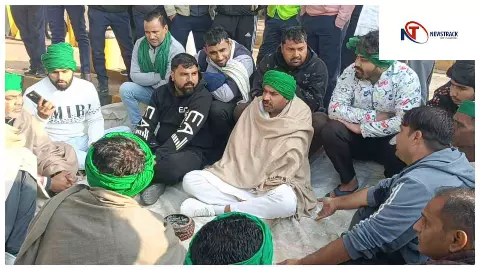 Meerut कृषि संकट और कर्मचारी की बदसलूकी पर भाकियू का काशी टोल प्लाजा पर जोरदार विरोध प्रदर्शन