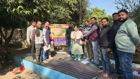 Secretaries stage dharna over online presence, memorandum sent to CM
