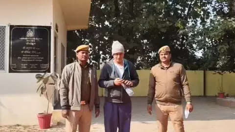 भारत-नेपाल बॉर्डर पर फर्जी स्टैम्प के साथ कनाडाई नागरिक गिरफ्तार, सोनौली आव्रजन की बड़ी कार्रवाई