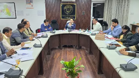 Jhansi News: झांसी में अंडर एज ड्राइविंग और ओवरलोडिंग वाहनों पर कड़ी कार्रवाई Jhansi News: झांसी में अंडर एज ड्राइविंग और ओवरलोडिंग वाहनों पर कड़ी कार्रवाई