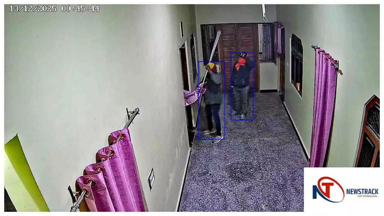महराजगंज: नवनिर्मित मकान में चोरी, कटीले तार काटकर घुसे चोर, CCTV में कैद वारदात