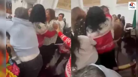 मेक्सिको की संसद में महाभारत! महिला सांसदों ने एक-दूसरे को मारे थप्पड़, खींचे बाल... लाइव वीडियो देख उड़ जाएंगे होश!