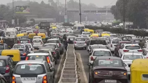 अब कार में भी मिलेगा ‘घर जैसी साफ हवा’! बजट गाड़ियों में आया PM 2.5 फिल्टर अब कार में भी मिलेगा ‘घर जैसी साफ हवा’! बजट गाड़ियों में आया PM 2.5 फिल्टर