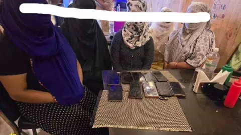 Azamgarh में देह व्यापार का भंडाफोड़, चार युवतियां सहित नौ गिरफ्तार