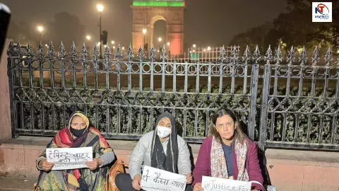 कुलदीप सेंगर को मिली राहत, तो इंडिया गेट पर फफक पड़ी उन्नाव की बेटी! आधी रात पुलिस ने जबरन घसीटा