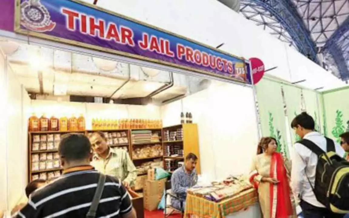 Tihar Jail: अब ऑनलाइन मिलेगा तिहाड़ जेल का सरसों तेल और कुकीज, MyStore ऐप पर शुरू हुई बिक्री Tihar Jail: अब ऑनलाइन मिलेगा तिहाड़ जेल का सरसों तेल और कुकीज, MyStore ऐप पर शुरू हुई बिक्री