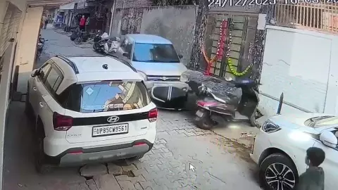 Mathura News: 5 साल के बच्चे ने दौड़ा दी कार, बड़ा हादसा टला, कृष्णा नगर में लापरवाही आई सामने