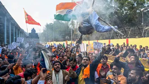हिंदुओं पर जुल्म नहीं रुका तो... भारत में प्रदर्शनकारियों का खौला खून, बांग्लादेशी अधिकारियों को दी चेतावनी