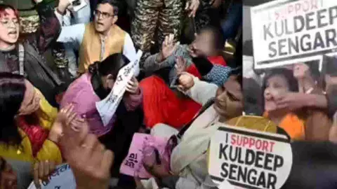 मैं कुलदीप सेंगर का समर्थन करती हूं... उन्नाव रेप के दोषी के समर्थन में प्रदर्शन, दो गुट भिड़े