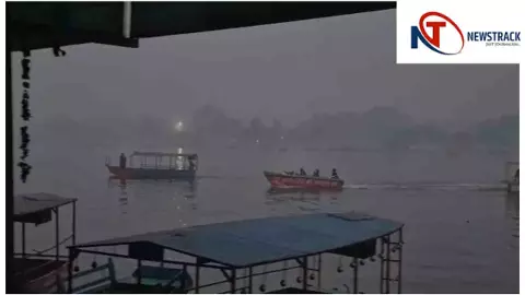 Mathura News : यमुना में श्रद्धालुओं की जान जोखिम में, स्टीमर चालकों की लापरवाही पर प्रशासन मौन Mathura News : यमुना में श्रद्धालुओं की जान जोखिम में, स्टीमर चालकों की लापरवाही पर प्रशासन मौन