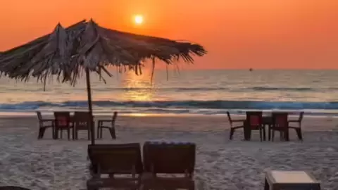भीड़ वाली छुट्टियों से तंग हैं? ये हिडन बीच देंगे असली आराम , जहां सुकून खुद चलकर आपके पास आता है