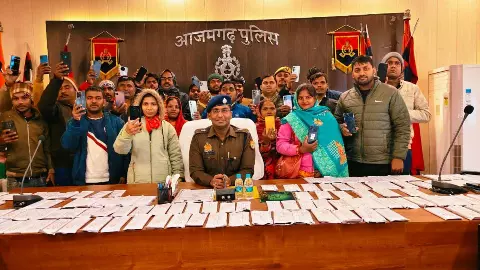 Azamgarh News: आजमगढ़ पुलिस ने 221 खोए एंड्रॉइड मोबाइल फोन लौटाकर लौटाई मुस्कान