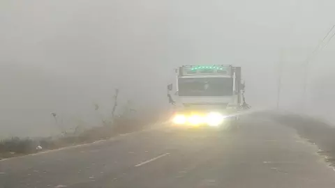Dense fog in Sravasti: Traffic police advisory on safe travel Dense fog in Sravasti: Traffic police advisory on safe travel