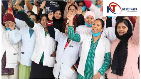 Sonbhadra News : वेतन न मिलने से भड़के मेडिकल कालेज कर्मी, घंटों ठप रखा कामकाज Sonbhadra News : वेतन न मिलने से भड़के मेडिकल कालेज कर्मी, घंटों ठप रखा कामकाज