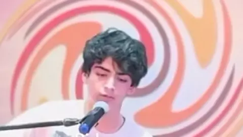 Hrithik Roshan Son Hridaan Roshan Singing Song Video Hrithik Roshan Son Hridaan Roshan Singing Song Video