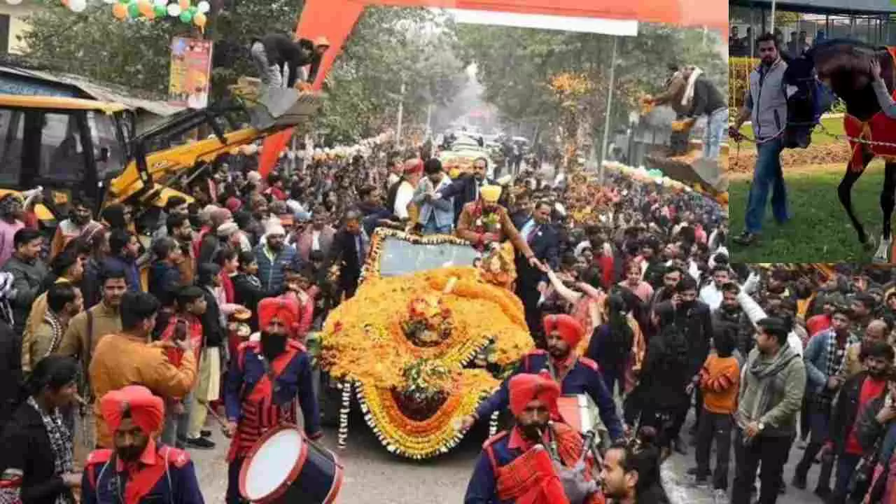 बृजभूषण का दबदबा बरकरार! शाही जन्मदिन में ढाई करोड़ का घोड़ा मिला, 5 लाख का हुजूम उमड़ा, जानें सबकुछ बृजभूषण का दबदबा बरकरार! शाही जन्मदिन में ढाई करोड़ का घोड़ा मिला, 5 लाख का हुजूम उमड़ा, जानें सबकुछ