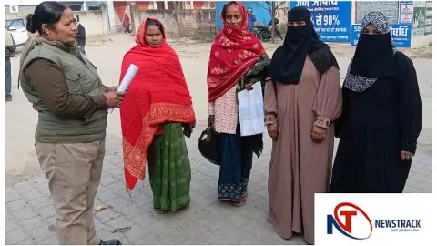 Azamgarh News : आजमगढ़ में मिशन शक्ति अभियान के तहत महिलाओं व बालिकाओं को किया गया जागरूक