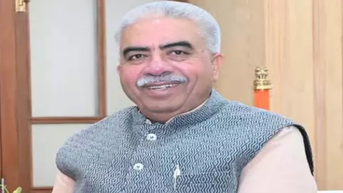 Minister in charge Rakesh Sachan visits Balrampur, focuses on development and employment
