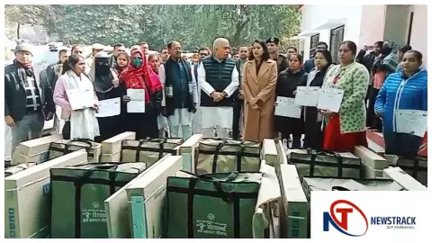 Raebareli News : रायबरेली पहुंचे प्रभारी मंत्री राकेश सचान, योजनाओं व मनरेगा सुधारों पर दिया जोर