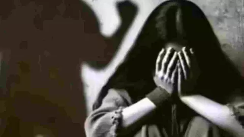 नर्सिंग छात्रा की आपत्तिजनक वीडियो... ब्लैकमेलिंग में सफल न होने पर प्रेमी ने सगे भाई हो भेजी नर्सिंग छात्रा की आपत्तिजनक वीडियो... ब्लैकमेलिंग में सफल न होने पर प्रेमी ने सगे भाई हो भेजी
