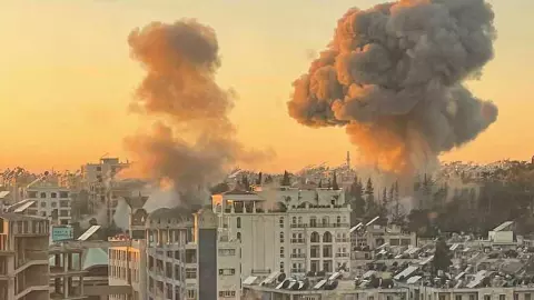 ट्रंप ने सीरिया पर की बमों की बारिश! ISIS के 35 से ज्यादा ठिकाने राख, एक साथ 24 विमानों ने किया हमला ट्रंप ने सीरिया पर की बमों की बारिश! ISIS के 35 से ज्यादा ठिकाने राख, एक साथ 24 विमानों ने किया हमला