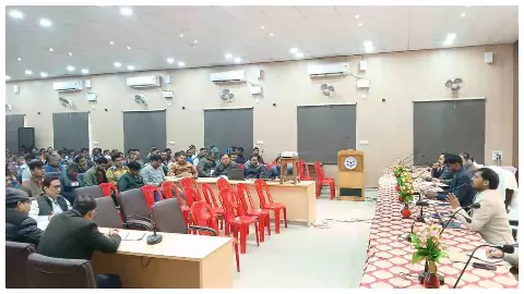 Chandauli News : चंदौली में मतदाता सूची पुनरीक्षण को लेकर अधिकारियों को प्रशिक्षण, 6 मार्च को अंतिम प्रकाशन Chandauli News : चंदौली में मतदाता सूची पुनरीक्षण को लेकर अधिकारियों को प्रशिक्षण, 6 मार्च को अंतिम प्रकाशन