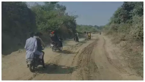 Hamirpur News :  हमीरपुर में चंदूपूर वार्ड की खस्ताहाल सड़क, 15 गाँव प्रभावित, ग्रामीण परेशान