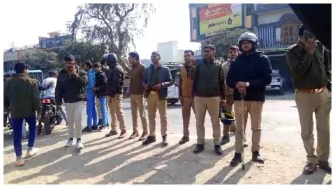 Balrampur News : बलरामपुर डीएवी इंटर कॉलेज: प्रबंधक पर शिक्षक से मारपीट का आरोप, पुलिस तैनात Balrampur News : बलरामपुर डीएवी इंटर कॉलेज: प्रबंधक पर शिक्षक से मारपीट का आरोप, पुलिस तैनात