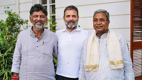 पावर गेम से परेशान सिद्धारमैया! राहुल गांधी से पूछा- आखिर कब तक चलेगा ये सस्पेंस? पावर गेम से परेशान सिद्धारमैया! राहुल गांधी से पूछा- आखिर कब तक चलेगा ये सस्पेंस?