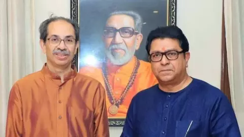हिंदी आपकी भाषा नहीं... नफरती पॉलिटिक्स के हीरो राज ठाकरे की राजनीति खत्म? उद्धव का भी किया खेल खराब हिंदी आपकी भाषा नहीं... नफरती पॉलिटिक्स के हीरो राज ठाकरे की राजनीति खत्म? उद्धव का भी किया खेल खराब