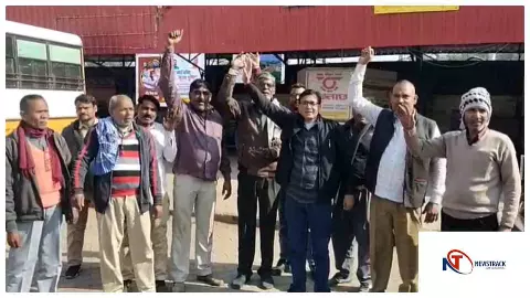 Mathura News : मथुरा में डग्गेमार बसों का बढ़ता दबदबा, रोडवेज कर्मचारी संघ ने किया विरोध प्रदर्शन